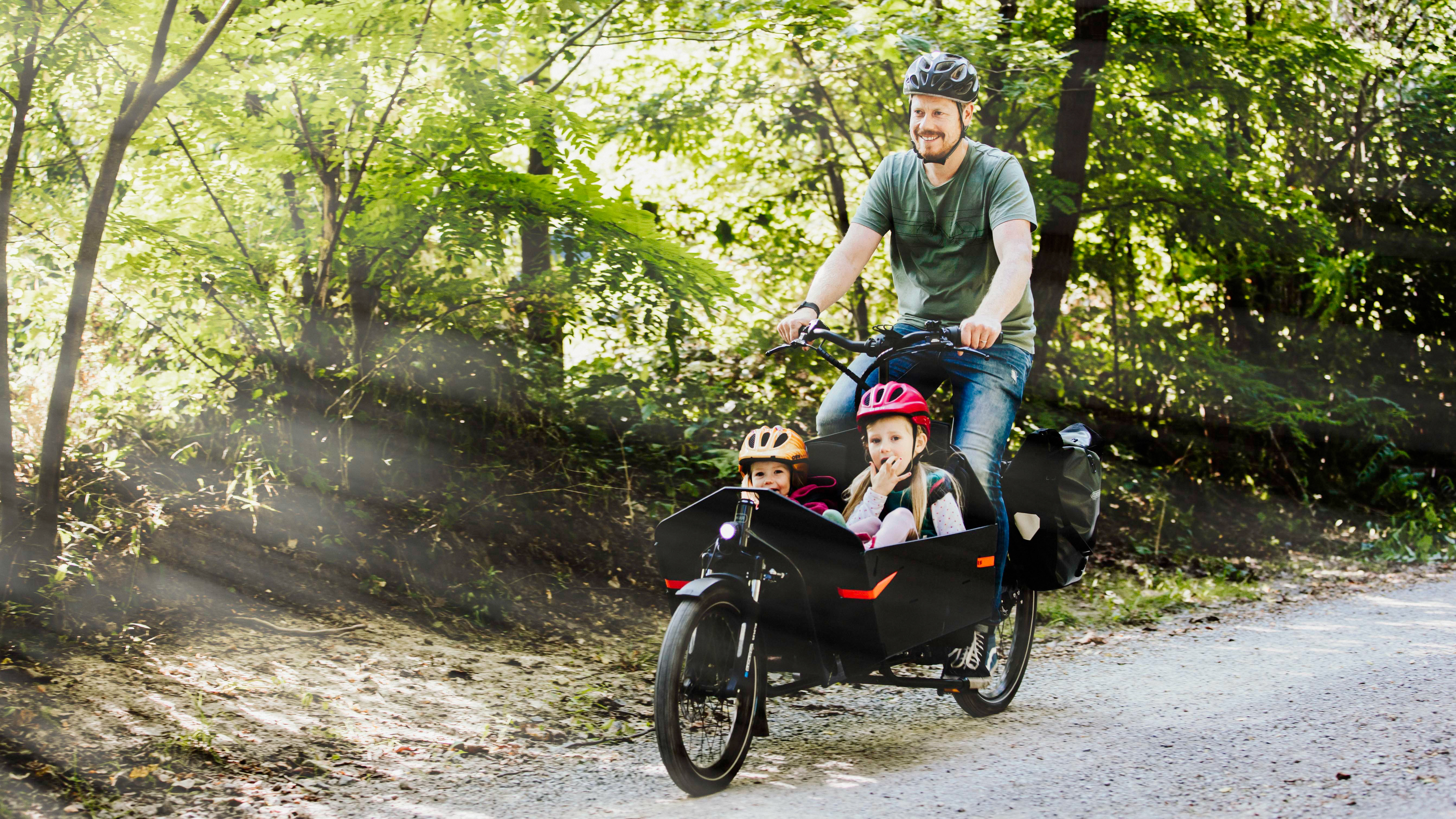 Kinder sicher im Lastenfahrrad