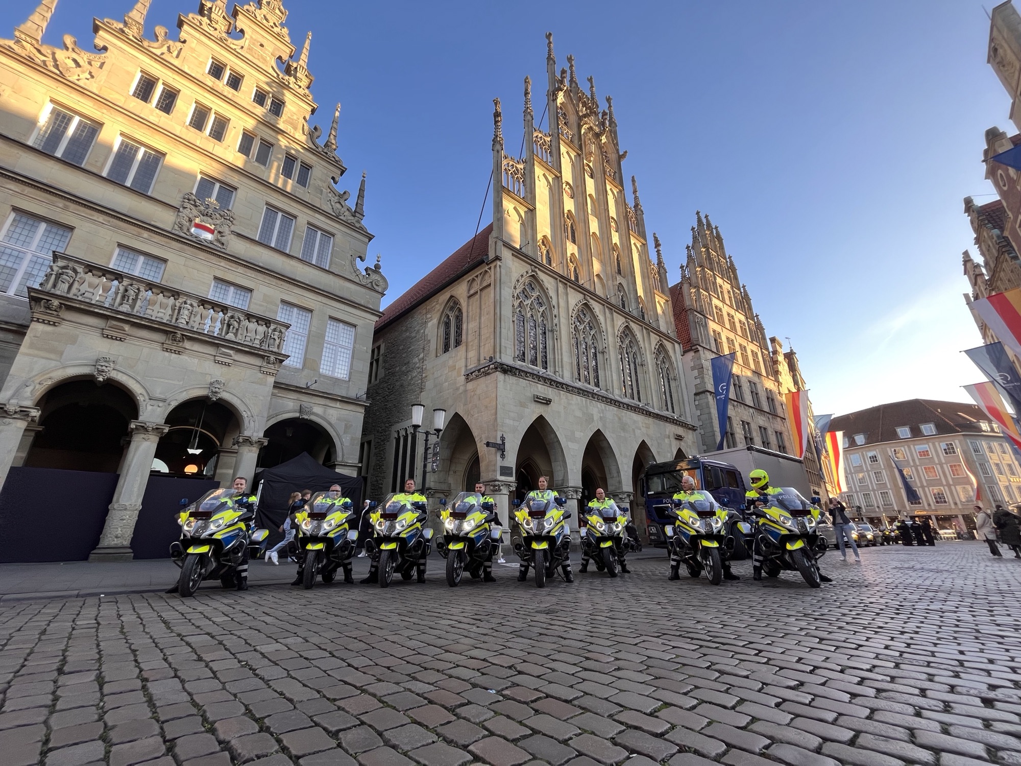 Motorradfahrer der Polizei NRW auf dem Prinzipalmarkt 