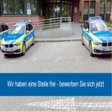 Zwei Funkstreifenwagen vor der Kreispolizeibehörde Herford