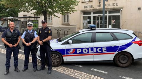 Vor dem "Hotel de Police" (Polizeistation) von Béziers