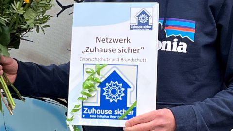 Plakette "Zuhause sicher"