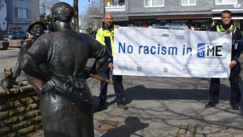 Kollegen in Heiligenhaus zeigen Flagge