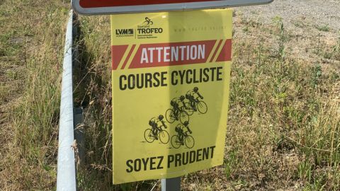 Warnschild Radrennen