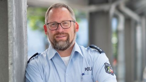 Armin Kibbert von der Führungsstelle Verkehr der Polizei in Lüdenscheid hat Auswirkungen auf den gesamten Verkehr im Märkischen Kreis durch die Sperrung beobachtet.