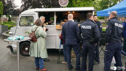 Coffee with a Cop - Die Polizei Aachen lädt zum Kaffee und lockeren Gesprächen