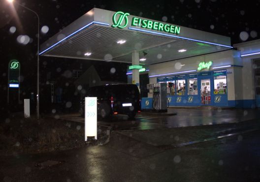 Die Tankstelle in Eisbergen an der Weserstraße wurde am Sonntagabend Schauplatz eines Überfalls. Foto: Polizei Minden-Lübbecke
